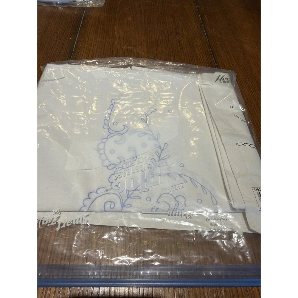 2009 Herrschers‎ Stamped  Cross Stitch Dresser Scarf 11-0283 Aristocrat